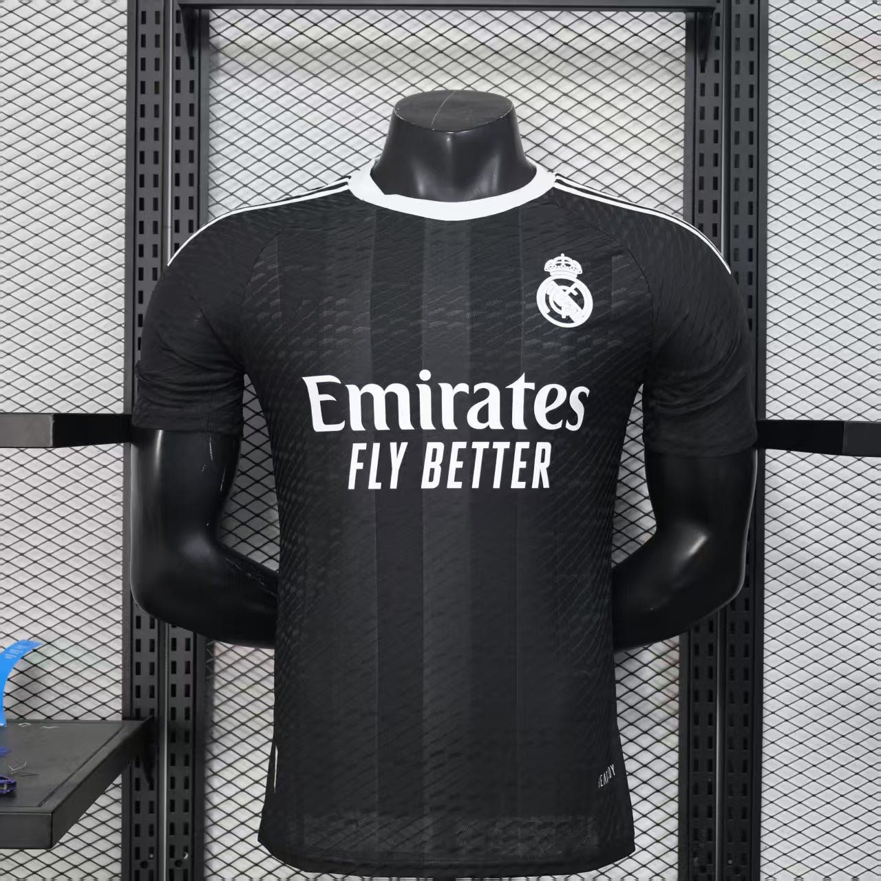 2025-26 Real Madrid Goalkeeper Black Player Size