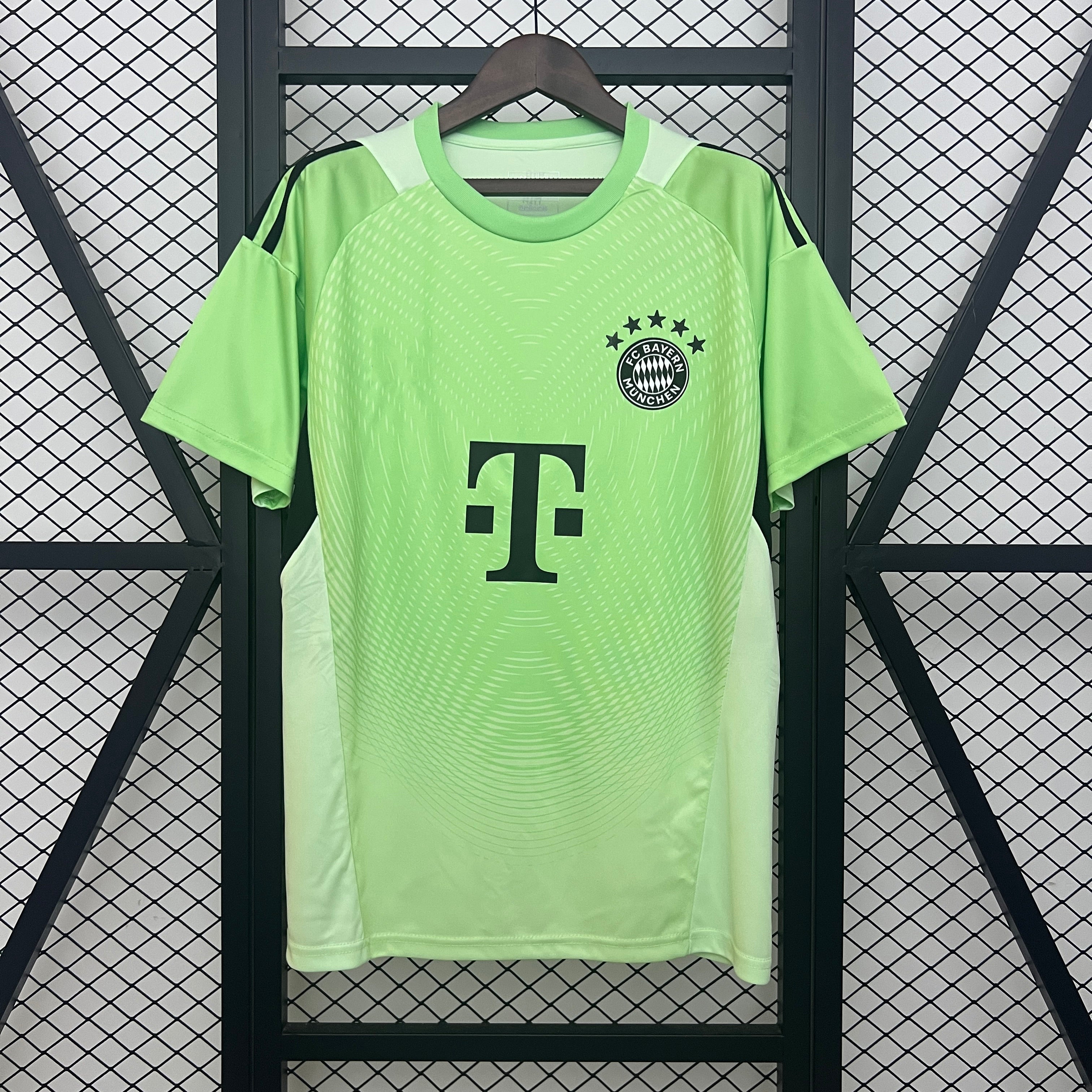 2025-26 Bayern Munich Goalkeeper