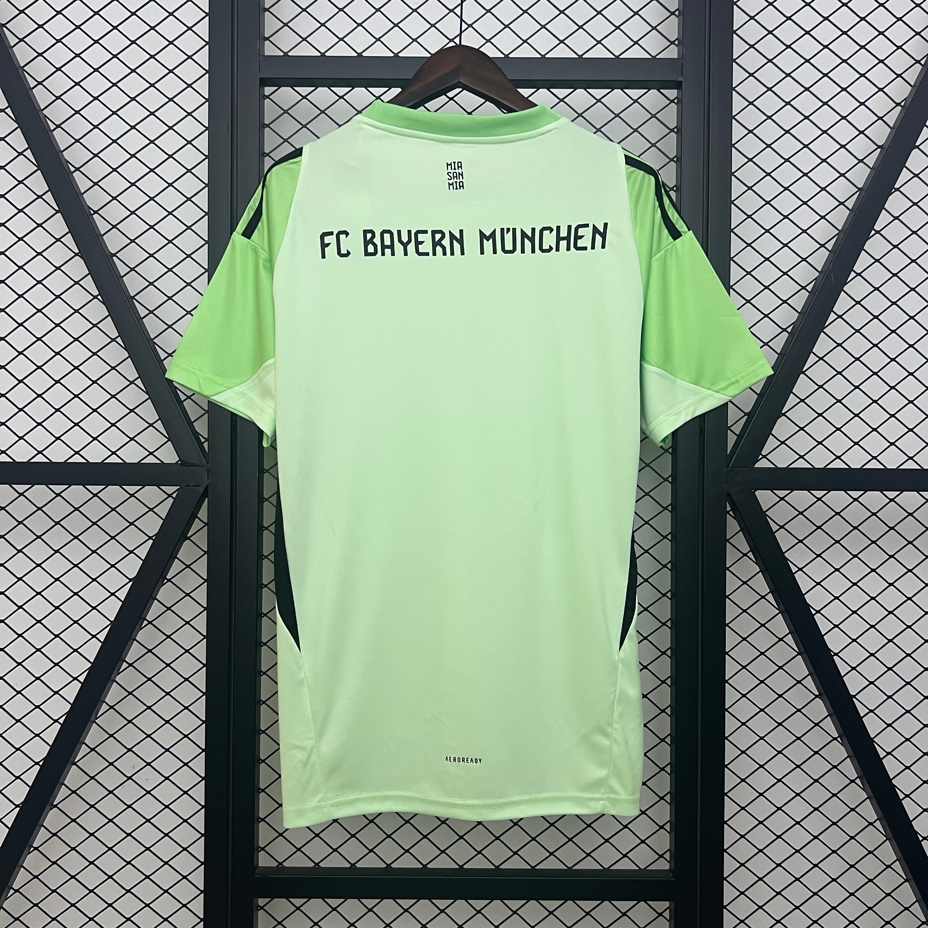 2025-26 Bayern Munich Goalkeeper