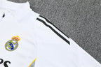 Conjunto de entrenamiento blanco del Real Madrid 2025-26