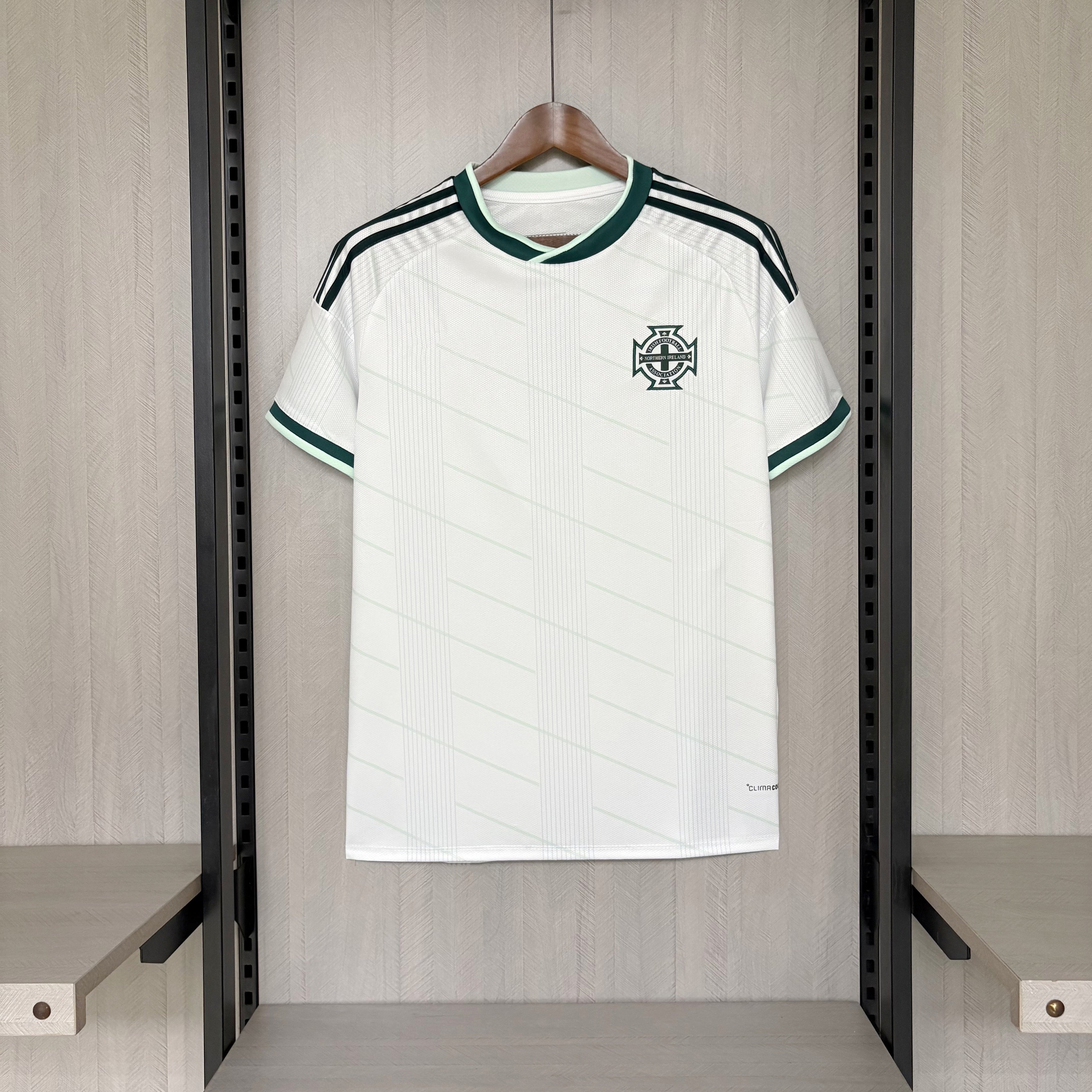 Versión para aficionados de la camiseta visitante de Irlanda del Norte 2026-27