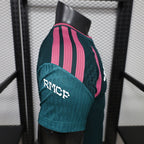 Versión jugador especial verde-rosa 2026-27 del Real Madrid