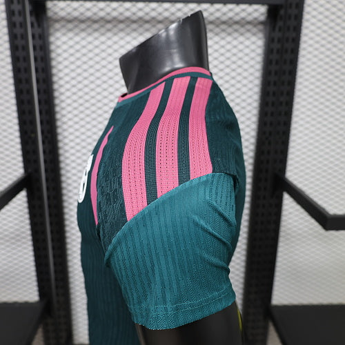 Versión jugador especial verde-rosa 2026-27 del Real Madrid