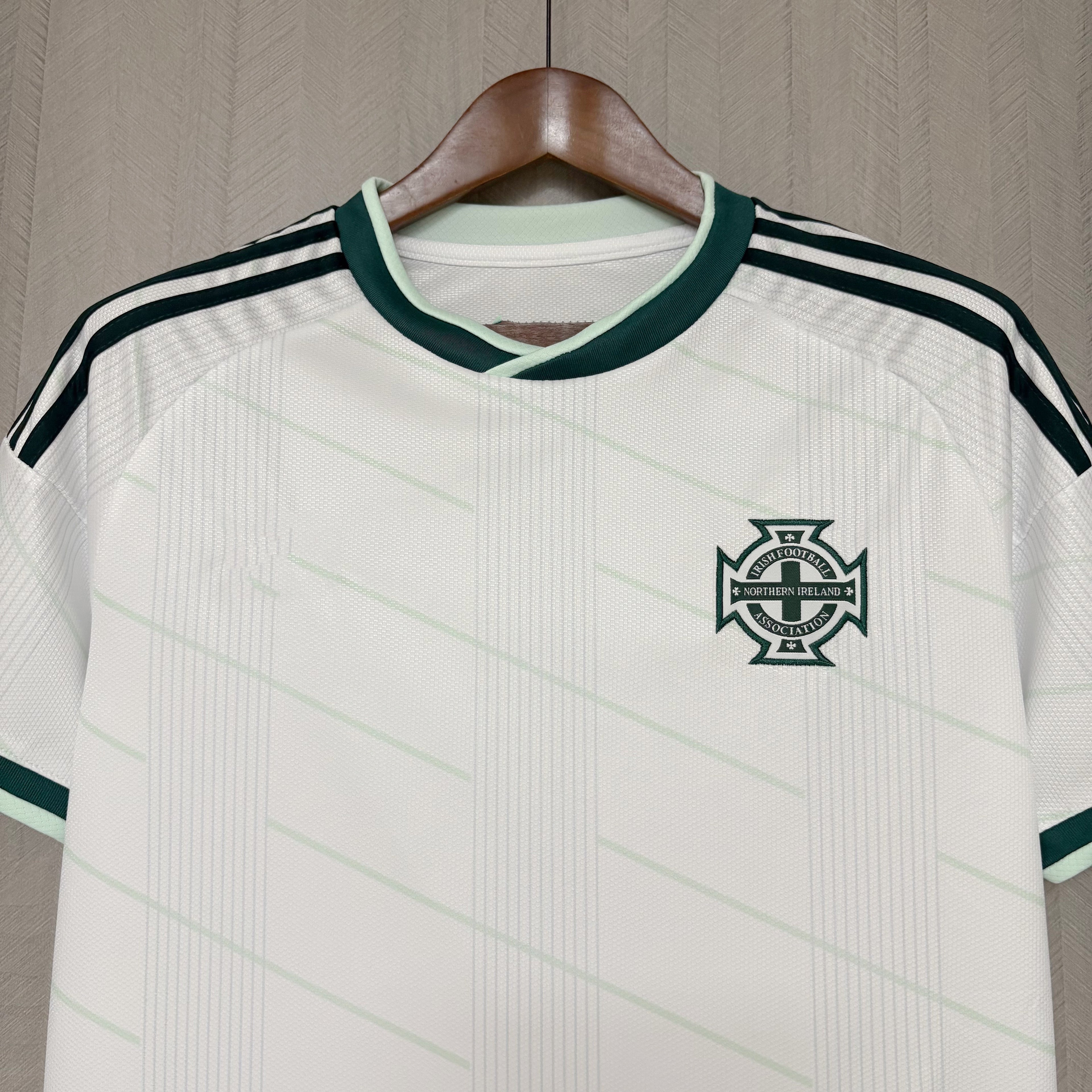 Versión para aficionados de la camiseta visitante de Irlanda del Norte 2026-27