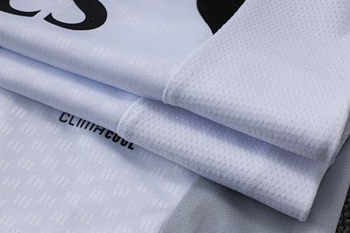 Traje de chaleco blanco del Real Madrid 2026-27