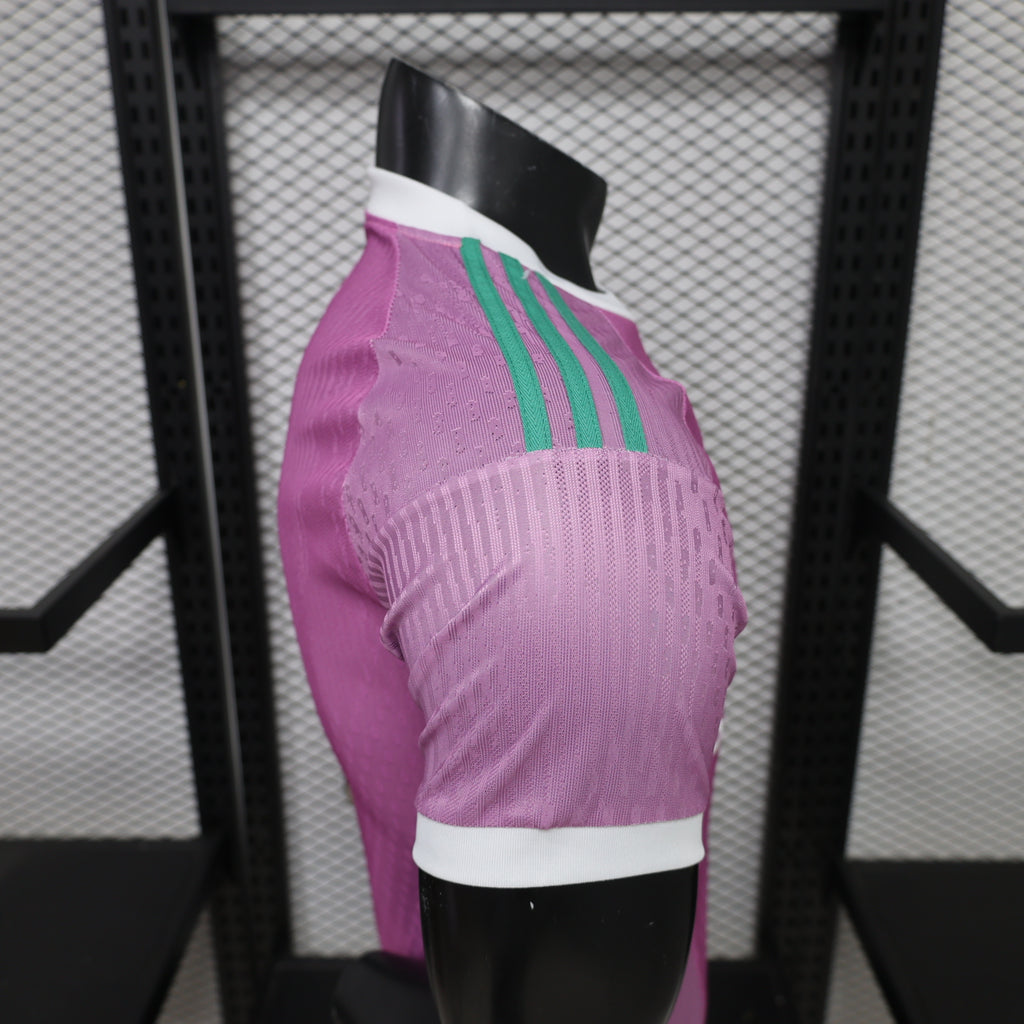 2026-27 Manchester United Pink Goalkeeper Player Version