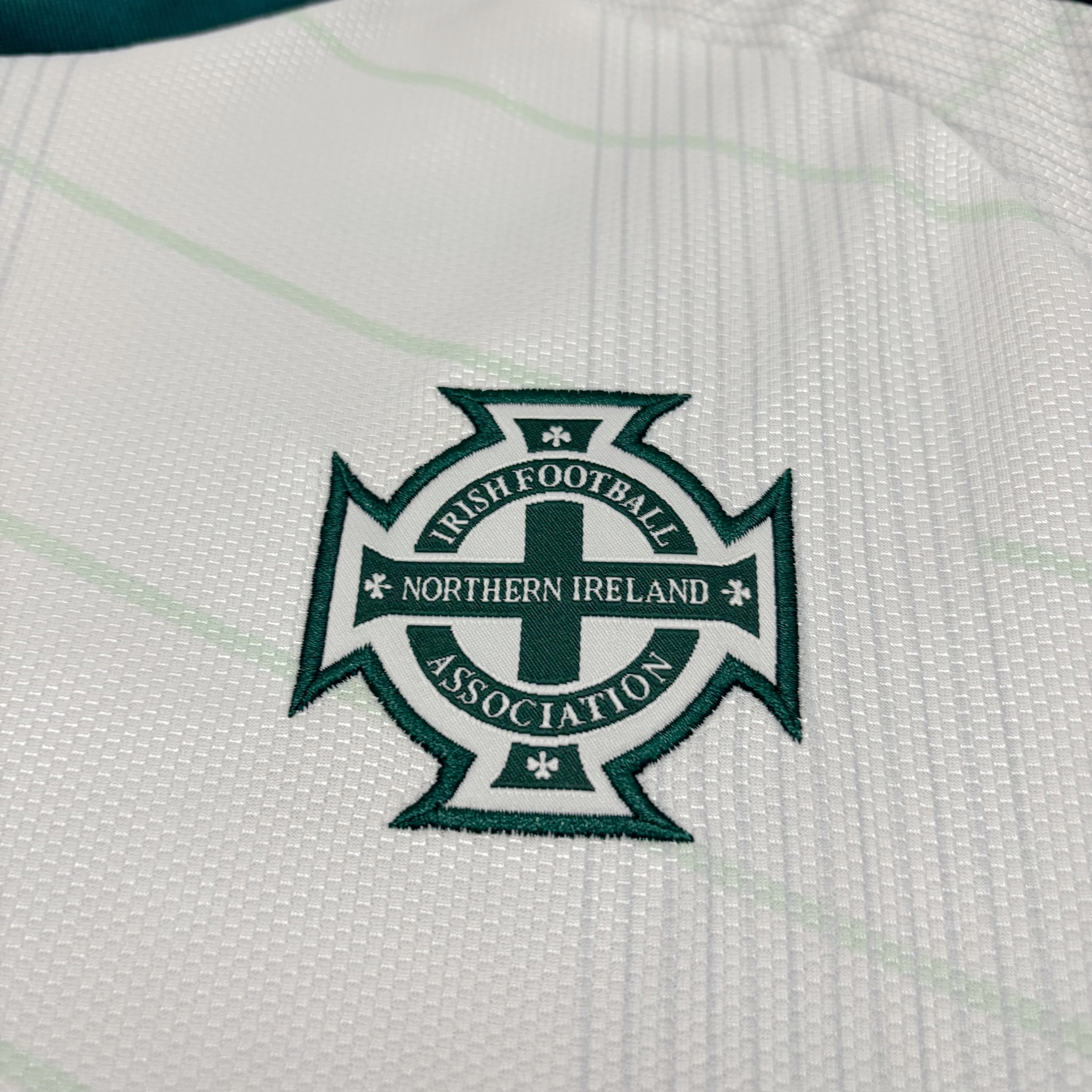 Versión para aficionados de la camiseta visitante de Irlanda del Norte 2026-27