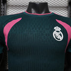 Versión jugador especial verde-rosa 2026-27 del Real Madrid