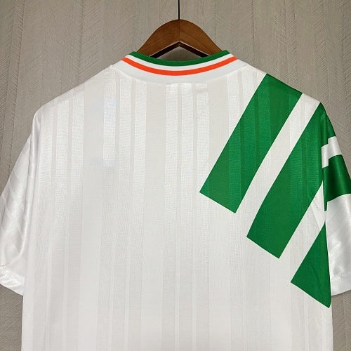 Retro de la camiseta de visitante de Irlanda de 1992