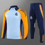 Traje de entrenamiento naranja y azul del Real Madrid 2025-26