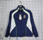 Cortavientos azul claro del Real Madrid 2026-27