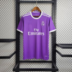Retro de visitante del Real Madrid 2017-18