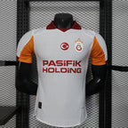 Versión de jugador visitante del Galatasaray 2025-26