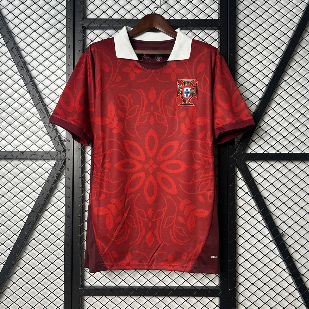 Versión para aficionados de la camiseta roja de entrenamiento de Portugal 2025-26