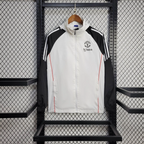 Chaqueta cortavientos blanca del Manchester United 2025-26