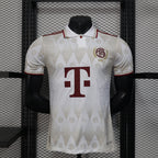 Camiseta de polo blanca del Bayern de Múnich 125 años 2025-26
