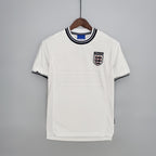England-Haus im Retro-Stil aus dem Jahr 2000