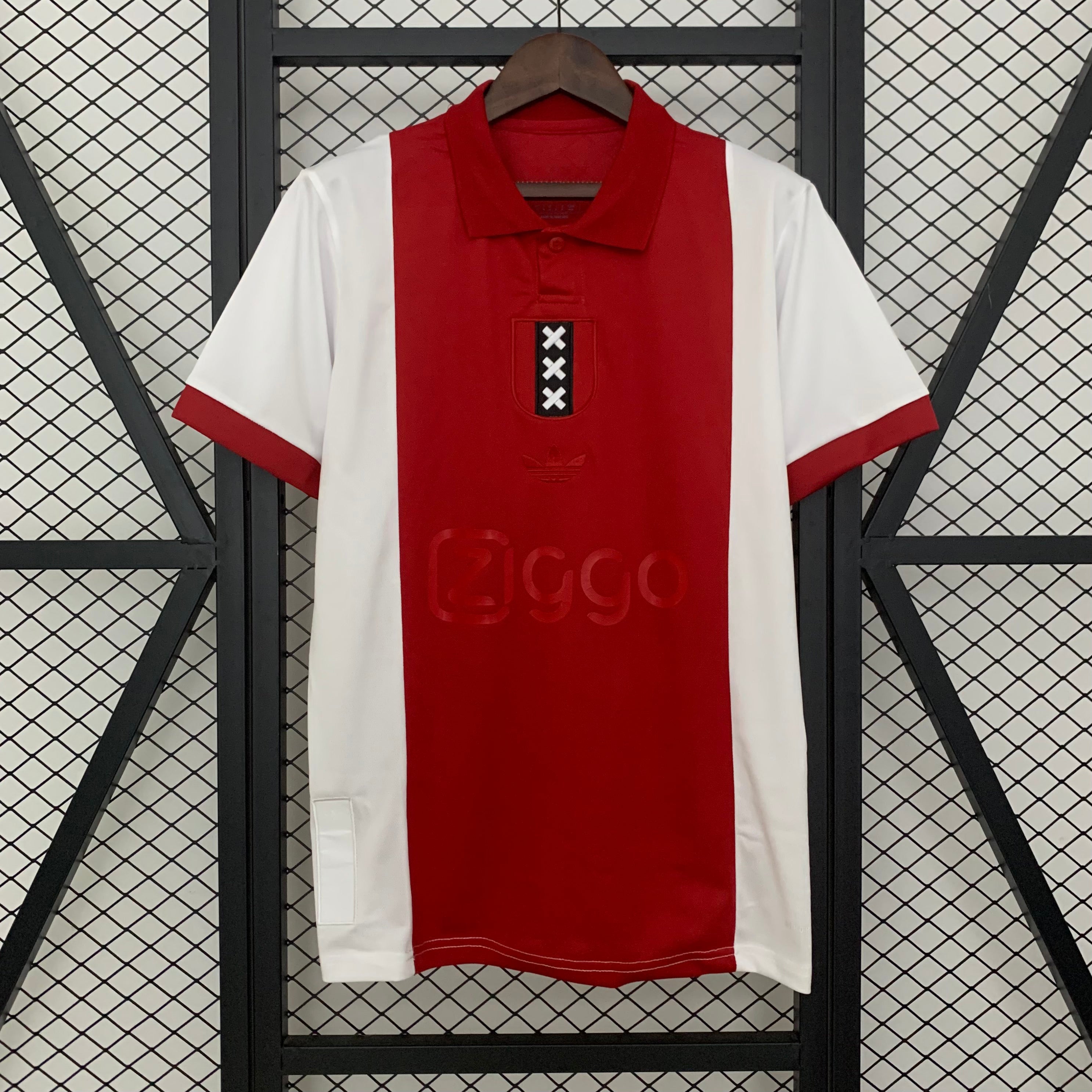 Versión conmemorativa para aficionados del Ajax 2025-26