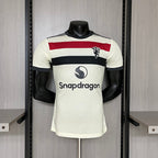 Versión del segundo jugador visitante del Manchester United 2024-25