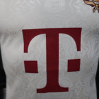 Versión amarilla del jugador del Bayern Múnich 125 años 2025-26