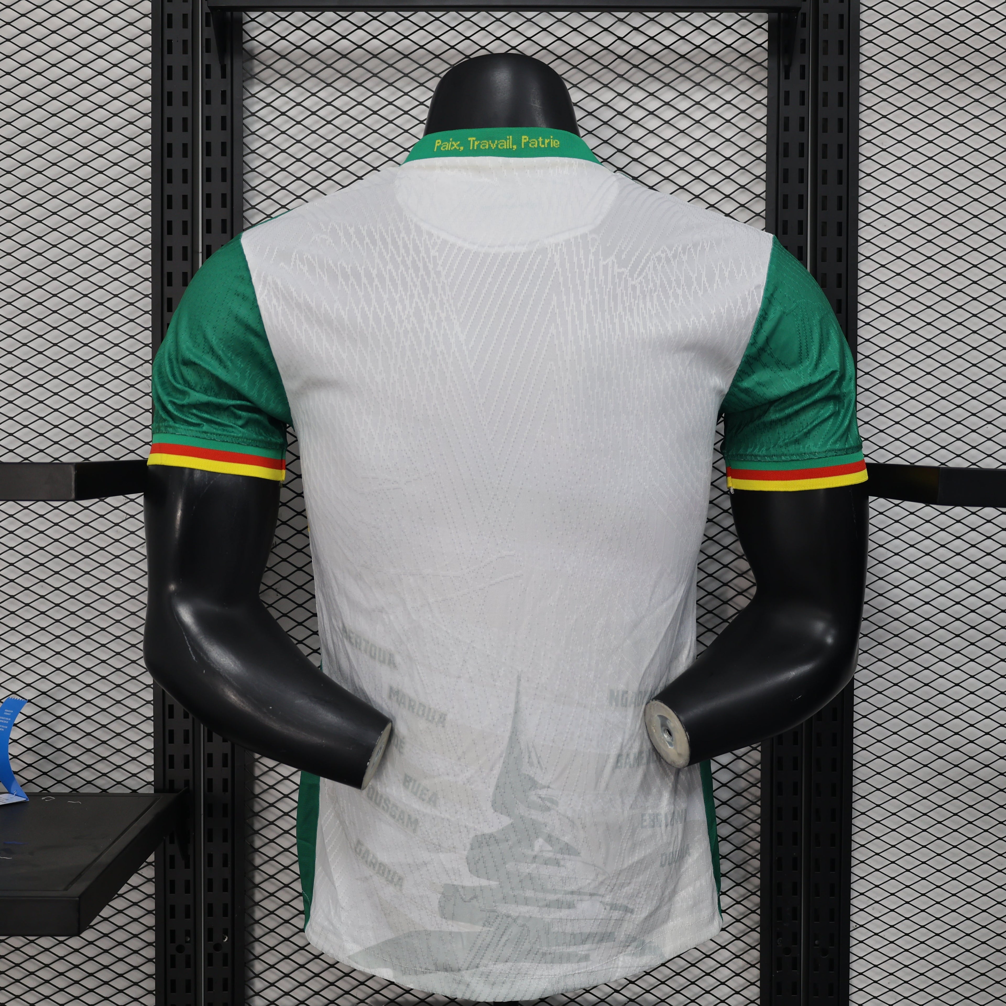 Versión de jugador blanco de Camerún 2025-26