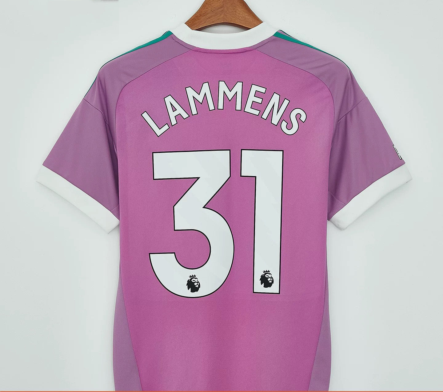 2026-27 Manchester United Pink Goalkeeper Fan Version