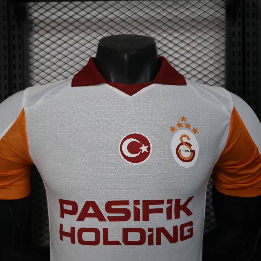 Versión de jugador visitante del Galatasaray 2025-26