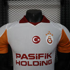 Versión de jugador visitante del Galatasaray 2025-26