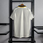 Material de malla retro de local del Real Madrid 1998-00