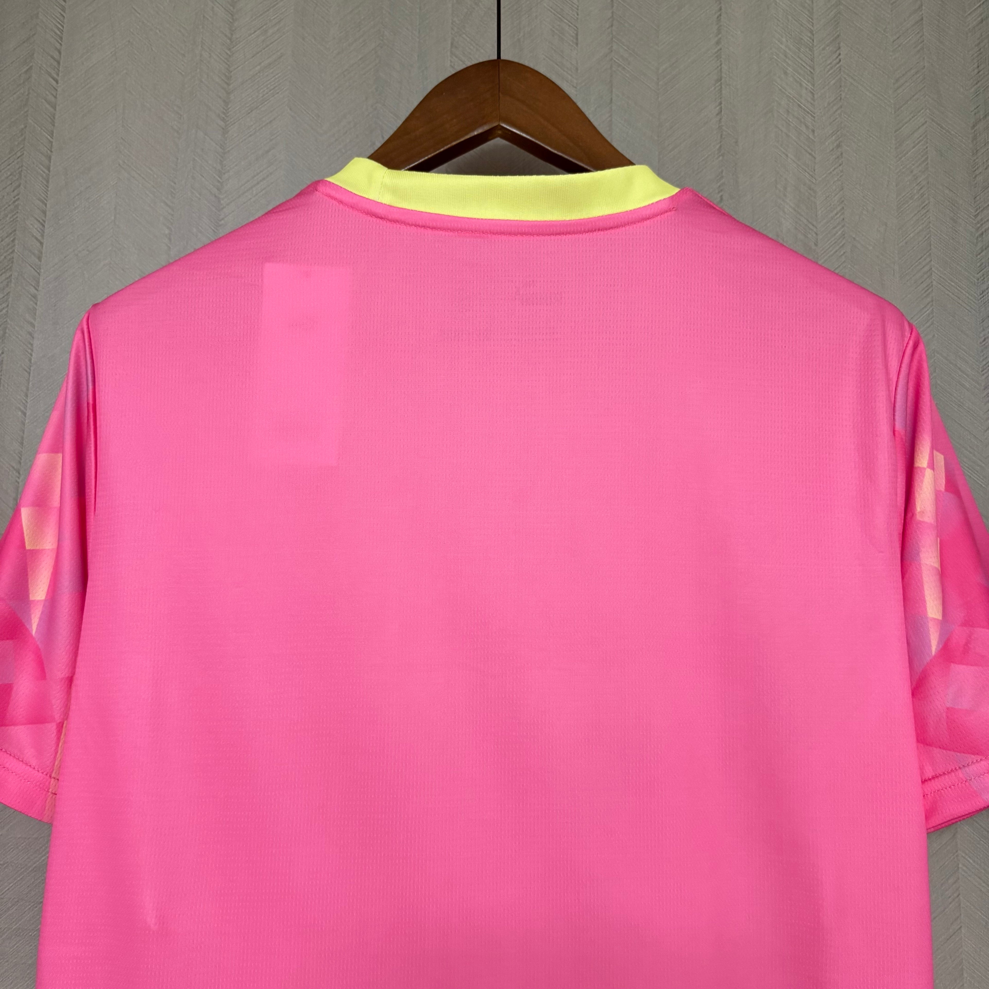 Versión especial para aficionados de Portugal rosa 2026-27