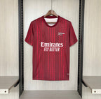 Versión especial roja para aficionados del Arsenal 2026-27