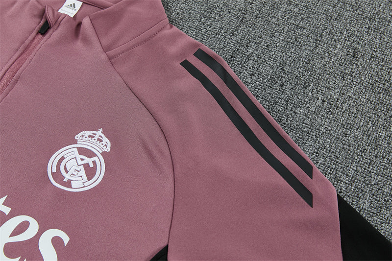 Conjunto de entrenamiento morado del Real Madrid 2025-26