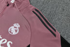 Conjunto de entrenamiento morado del Real Madrid 2025-26