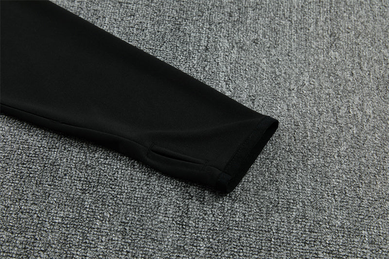 Conjunto de entrenamiento morado del Real Madrid 2025-26