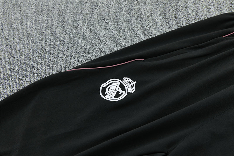 Conjunto de entrenamiento morado del Real Madrid 2025-26