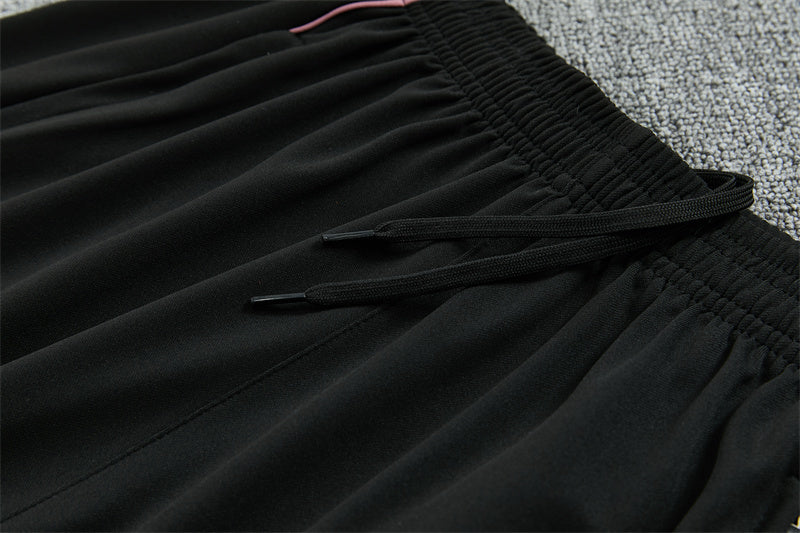 Conjunto de entrenamiento morado del Real Madrid 2025-26