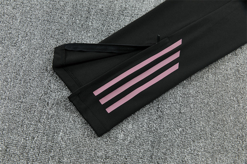 Conjunto de entrenamiento morado del Real Madrid 2025-26