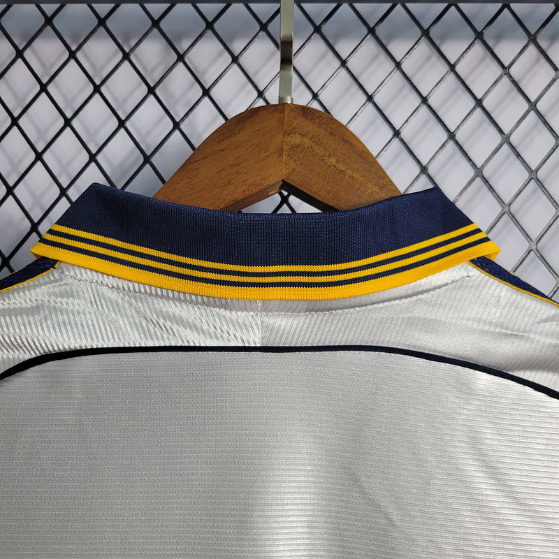 Material de malla retro de local del Real Madrid 1998-00