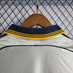 Material de malla retro de local del Real Madrid 1998-00