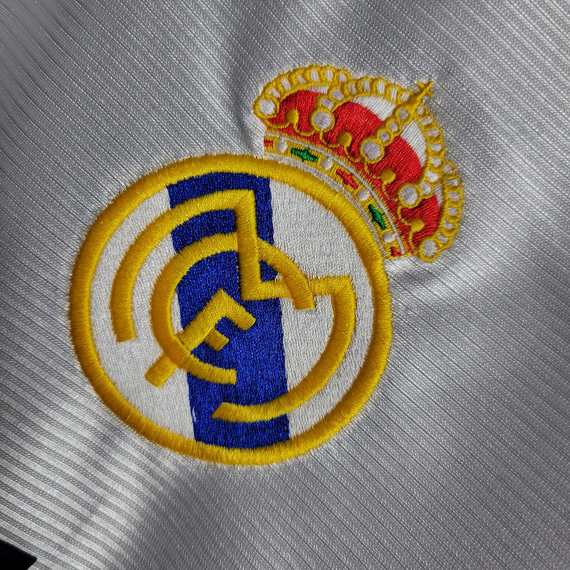 Material de malla retro de local del Real Madrid 1998-00