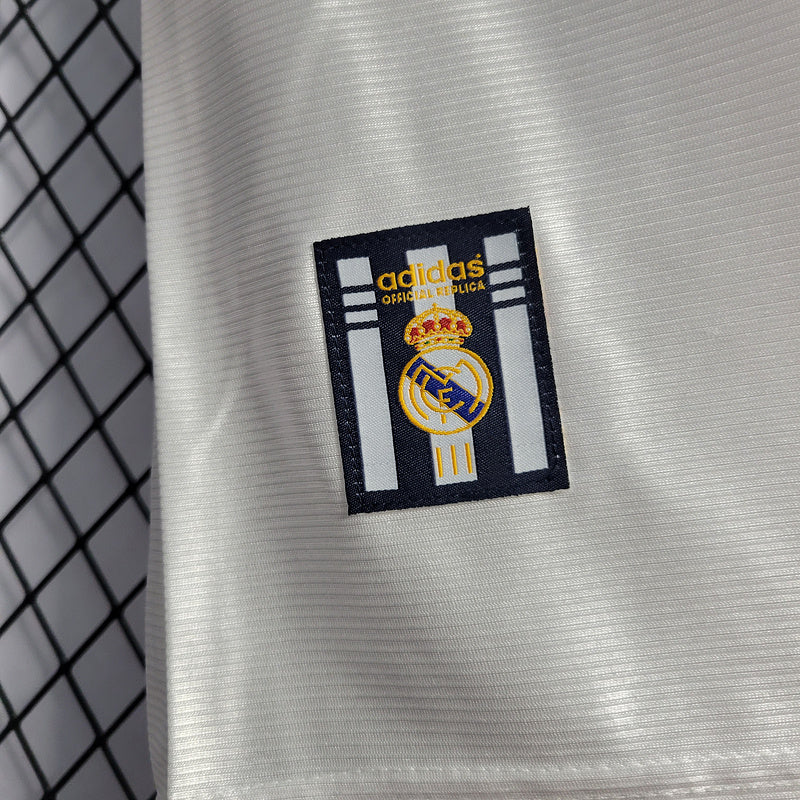 Material de malla retro de local del Real Madrid 1998-00