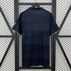 Versión para aficionados del Real Madrid visitante 2025-26