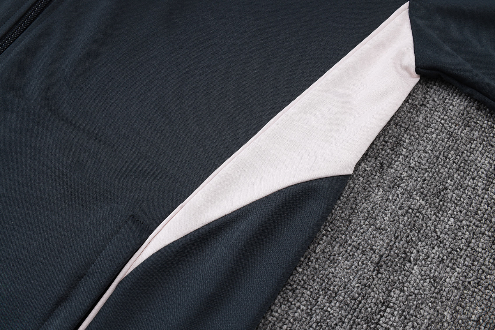 2025-26 Real Madrid Long zipper Dark gray (light pink text) training suit