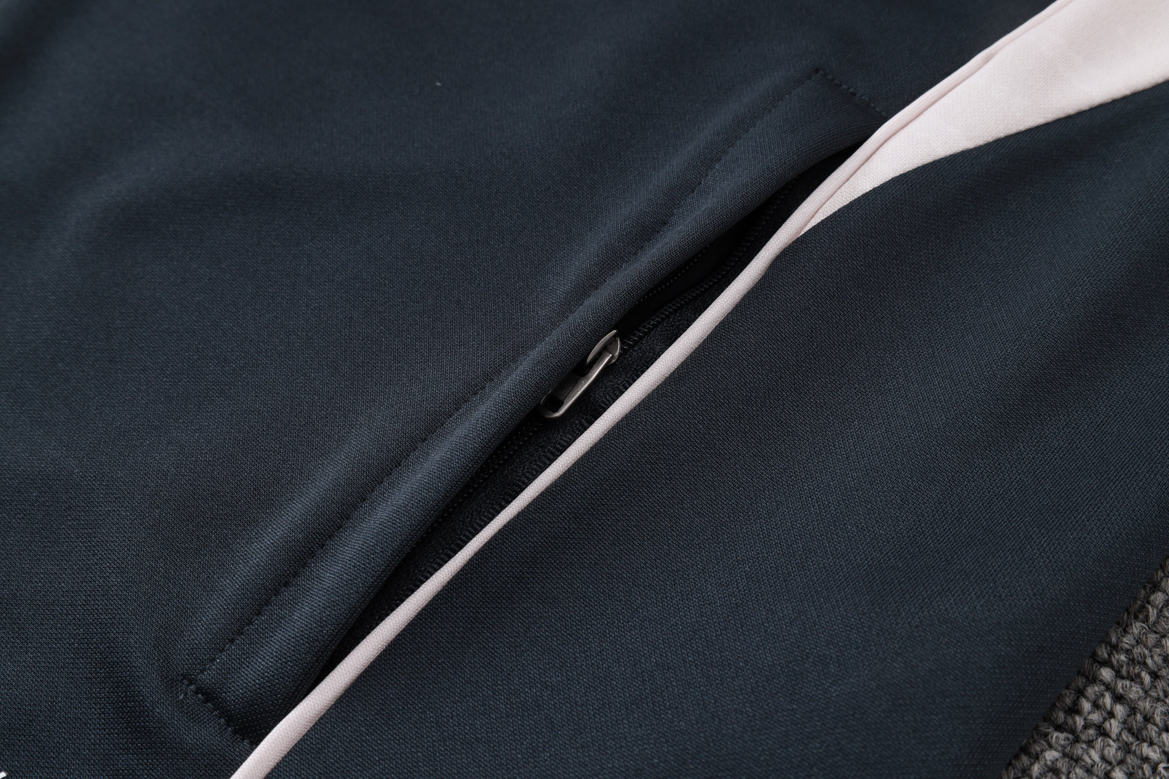 2025-26 Real Madrid Long zipper Dark gray (light pink text) training suit