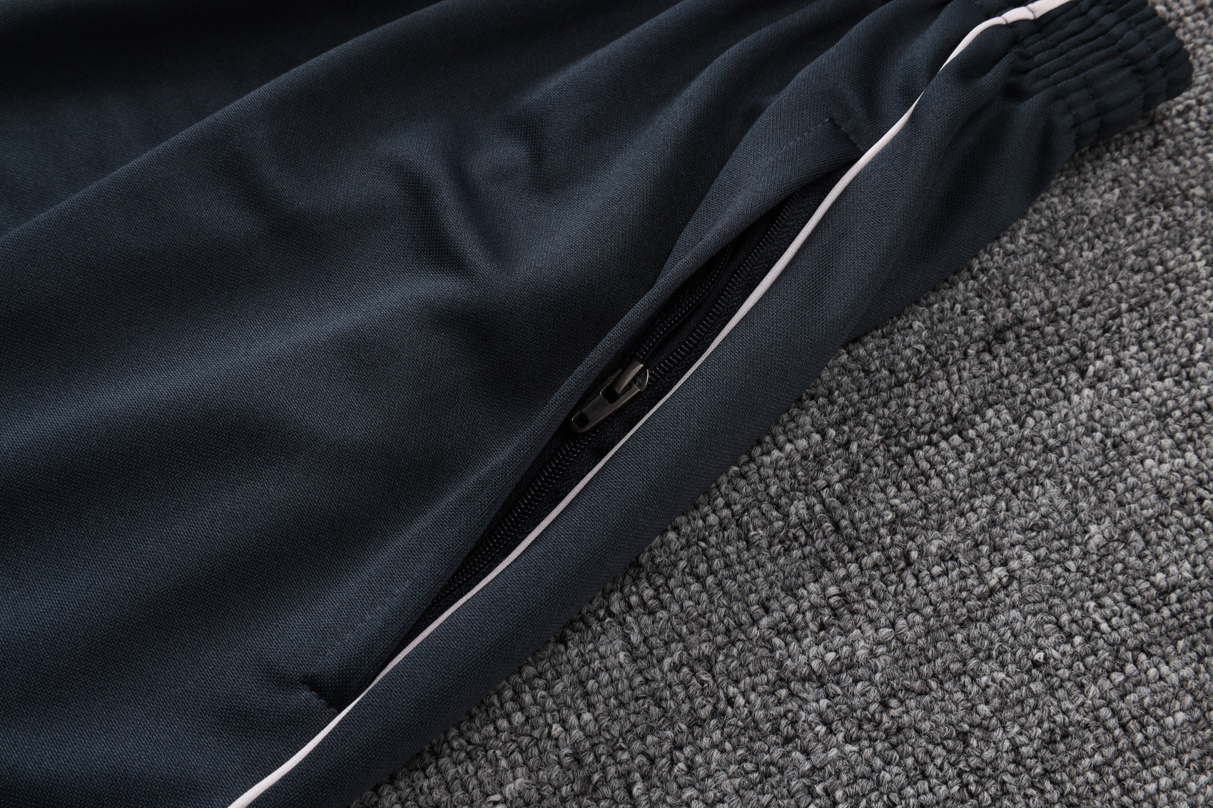 2025-26 Real Madrid Long zipper Dark gray (light pink text) training suit