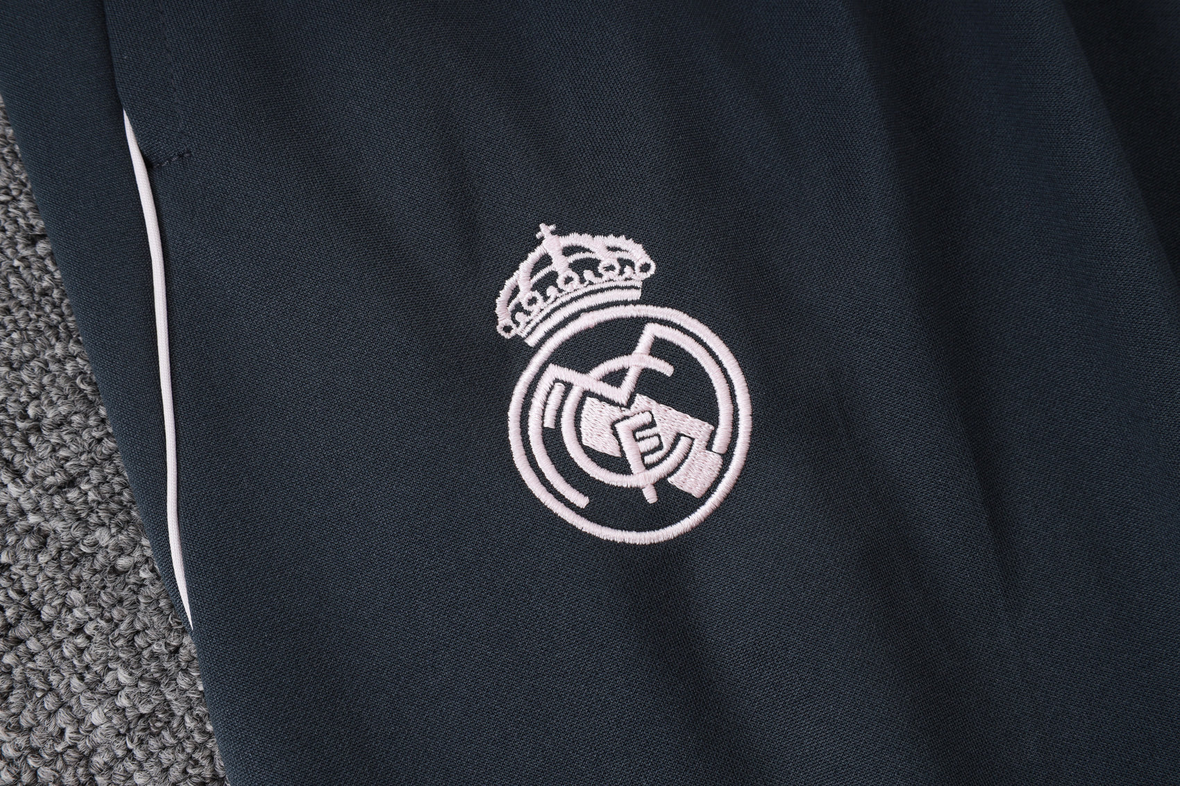 2025-26 Real Madrid Long zipper Dark gray (light pink text) training suit