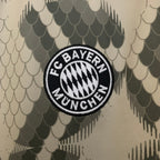 Versión para aficionados del Bayern Múnich 2025-26 con estampado de serpiente especial