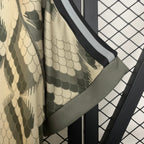 Versión para aficionados del Bayern Múnich 2025-26 con estampado de serpiente especial