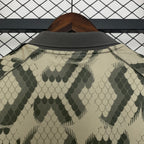 Versión para aficionados del Bayern Múnich 2025-26 con estampado de serpiente especial