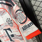 Auswärts-Fanversion des FC Bayern München für die Saison 2025/26